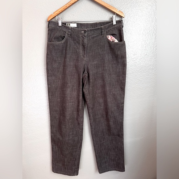 Tilley - Picture 1 of 3